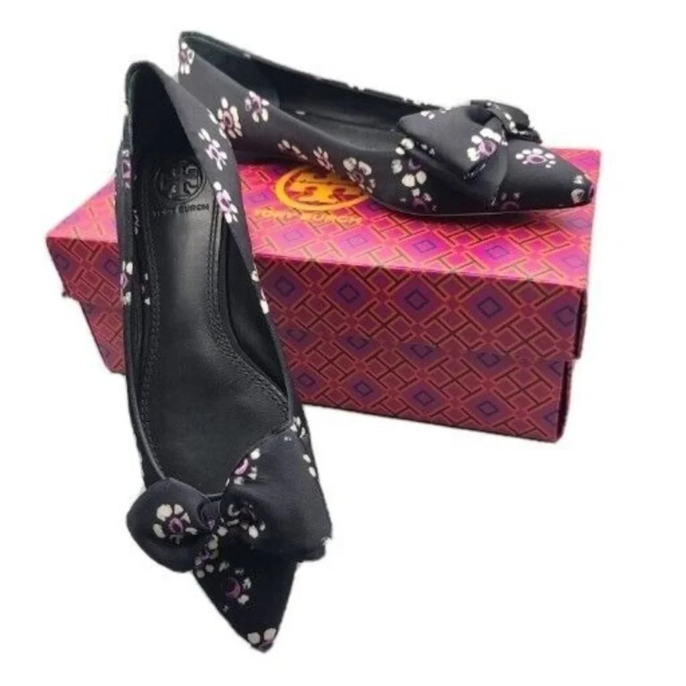Tory Burch Ballet Flats Rosalind Black Stamped Floral Pointed Toe Bow Sz 5.5 new